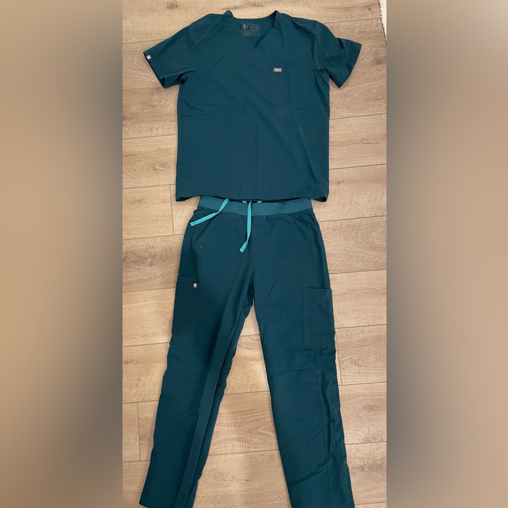 Figs Axim pants and Leon top size Medium for both - Caribbean Blue